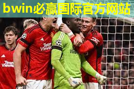 金秋霜华！日落西山时，草坪绿化带成为霜的绝美艺术品